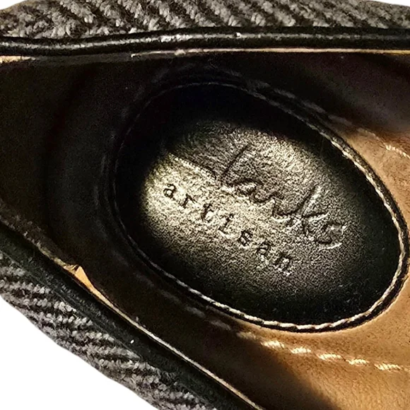 Clarks Black Patterned Embroidered Slip-On Flats - Picture 5 of 5